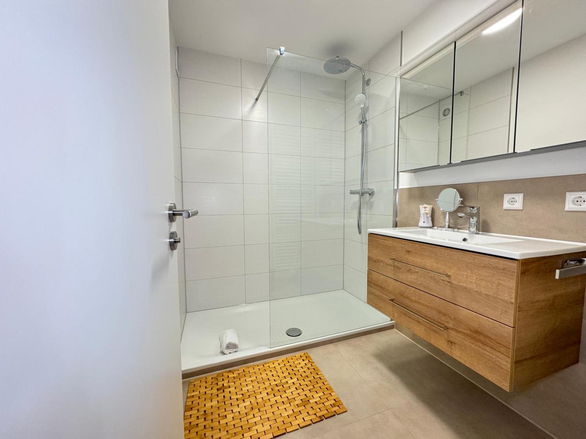 3 Zimmer Apartment, 90 Qm, Ruhig Und Zentrumsnah, Max 6 Pers, 15 Qm Balkon , Private Garage, Internet 1000 Mbit Зіндельфінген Екстер'єр фото